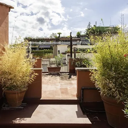 Spanish Steps Luxury Penthouse Apartment *