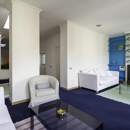 Spanish Steps Luxury Penthouse Apartment *